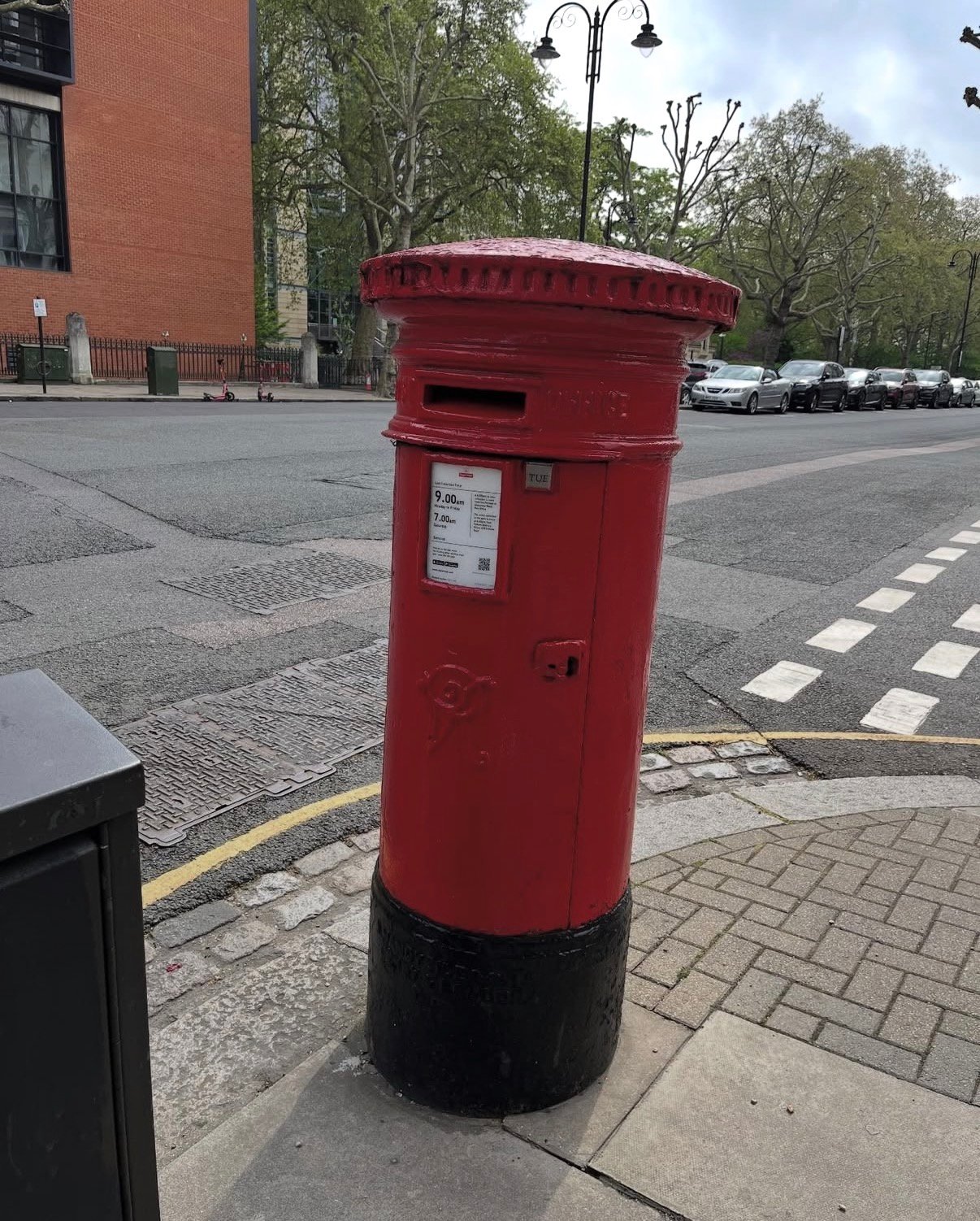 Queen's Gate Place, Greater London, Queen Victoria