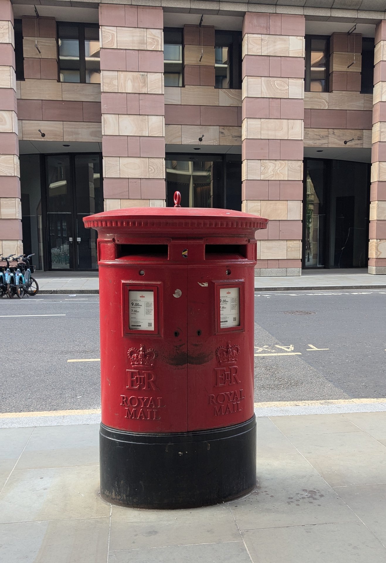 Queen Victoria Street, Queen Elizabeth II