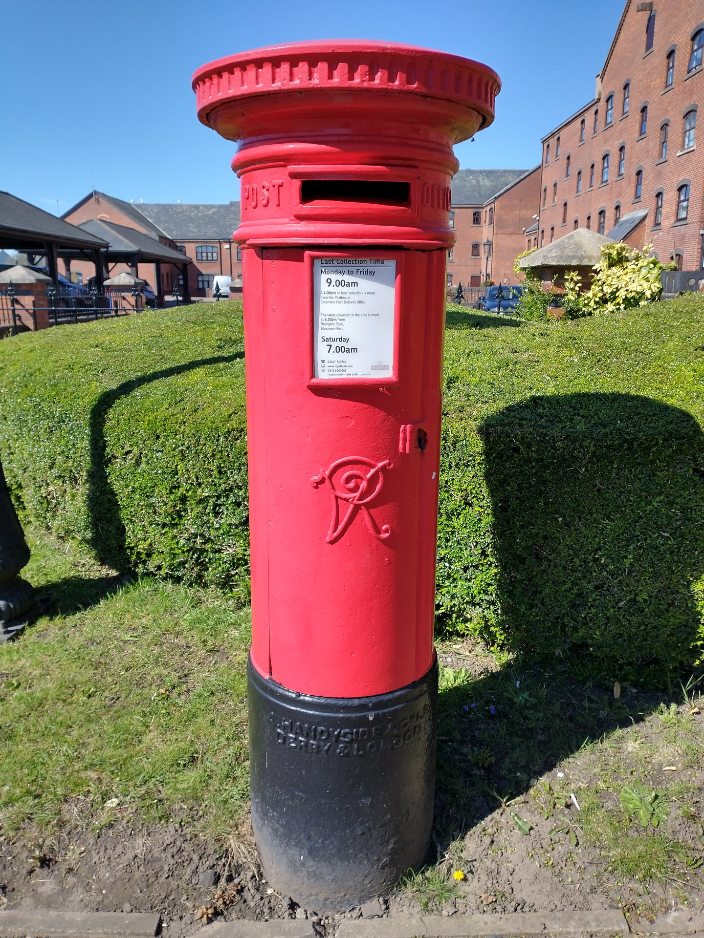 South Pier Road, Ellesmere Port, Queen Victoria
