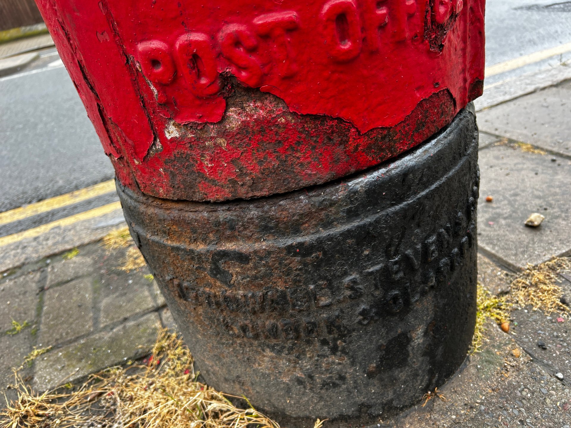 High Road, Greater London photo 3