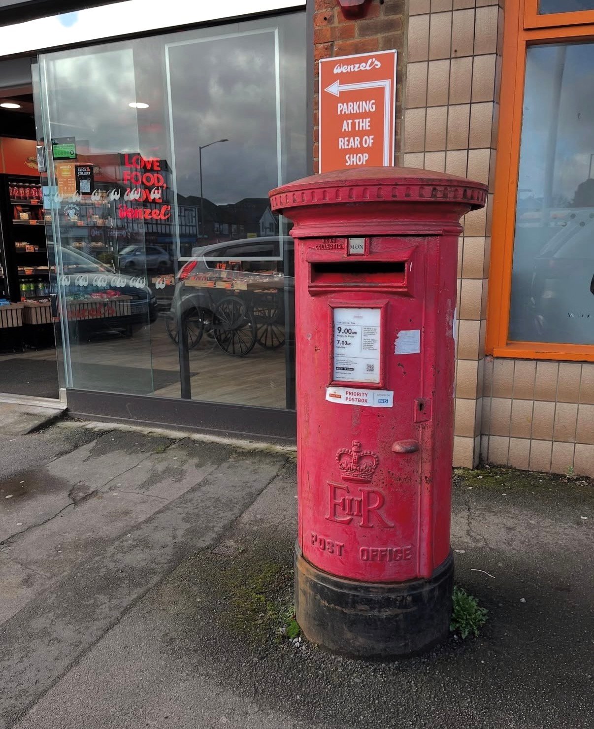 Market Parade, Hazlemere, Queen Elizabeth II