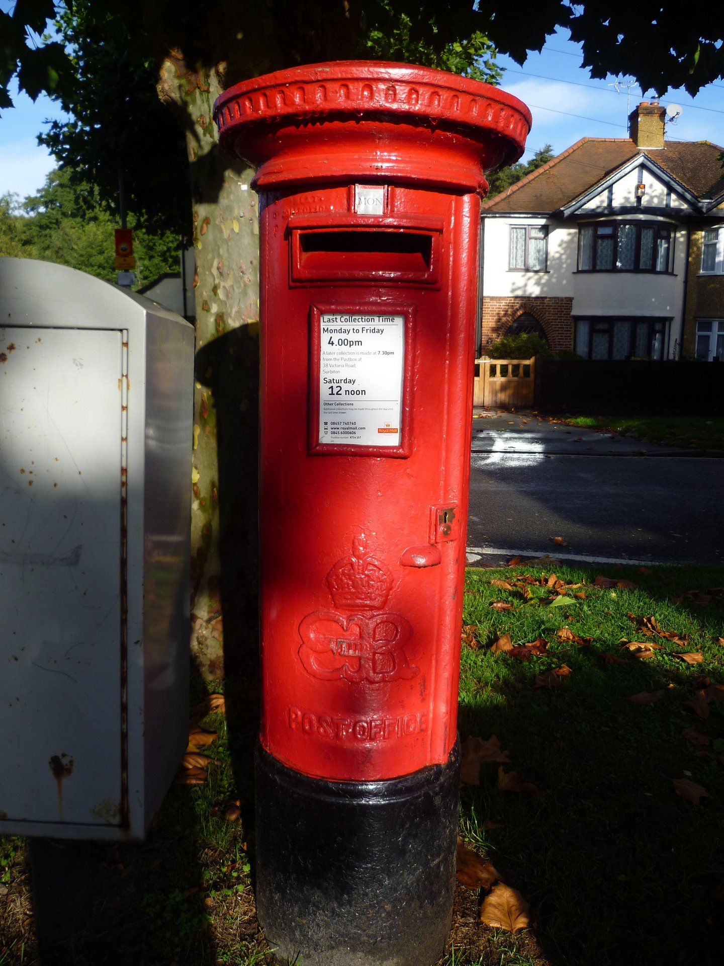 Woodlands Avenue, West Byfleet photo 2